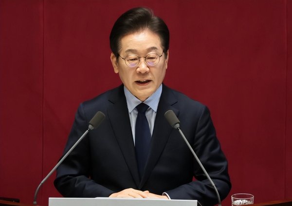 鼎和网 民调破四成，李在明领跑