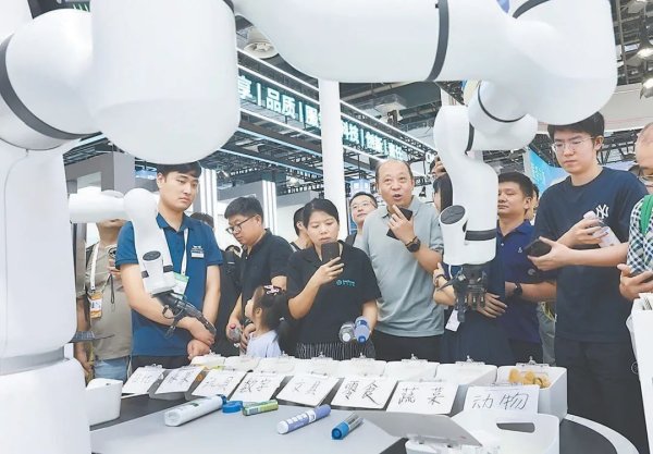 金盛网 人工智能加速开启“智慧之门”